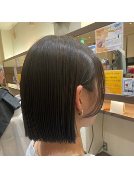 カットインホンテン(CUT IN HONTEN) 切りっぱなしボブ