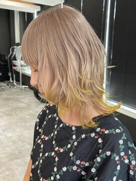 エイチ(H) xブリーチ/イメチェン/ホワイトブロンド/外ハネボブ/美髪/