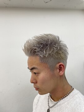 チルチェア 池袋(CHILL CHAIR) ハイトーンシルバー×スパイキーショート