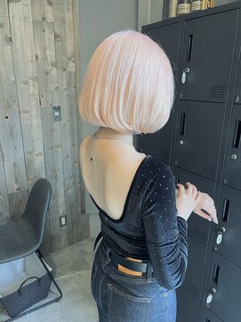 ロロネー 中津(Lolonois) 【Lolonois中津】ホワイトピンクブロンド×切りっぱなしボブ