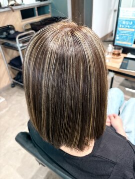 ケーオーエスビューティー(K O S beauty) ハイライトで白髪ぼかし