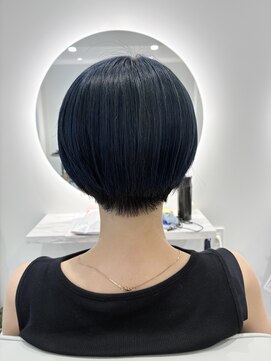 リュール バイ ヘッドライト 北千住店(lueur by HEADLIGHT) ネイビーカラー　ショートボブ