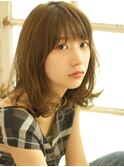 ルーズなカールが可愛らしい！抜け感ミディアムヘア☆