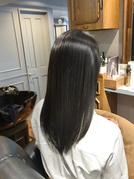 サロンドエー(SALON DE A) 黒髪ナチュラルセミロング。