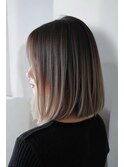 透明感たっぷりのベージュボブ