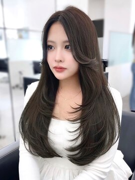 エル バイ アンキシム(elu by AHNKISM) 韓国ストレートレイヤーカット