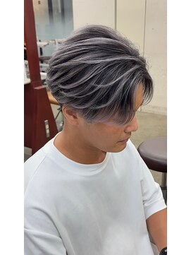 ホワイトシルバーアッシュバレイヤージュツーブロセンターパート