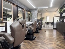 メンズ髪飛アンド美容室南風 西陵店(GRACE ARTIST TEAM by Men's)の雰囲気（大人男性が気兼ねなく過ごせる、落ち着いたメンズフロア。）