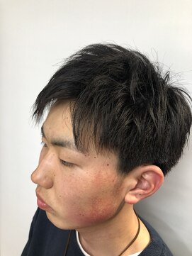 コレトモ(KORETOMO) カジュアルツーブロックナチュラルショート黒髪刈り上げ