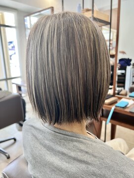 ラブリッシュ(LOVERICHE) 白髪を活かしたコントラストハイライトカラー　【延山styling】