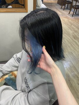 ロア 福岡天神本店(LORE) インナーカラーブルー