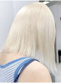 ホワイトカラー[新宿駅/斜めバング/グレージュカラー]
