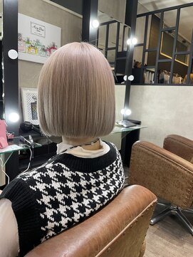 バズ サッポロ バイ フィーネ(BuzZ sapporo by Fi-Ne) ホワイトミルクティーボブ