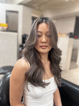 ジーレ(jiire) バレイヤージュ×レイヤーカット　グレージュ