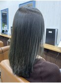 赤みを抑えた大人の透明感カラー