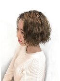 ショートボブのゆるめのスパイラルパーマ