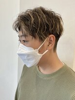 クロト(Clotho)&nbsp;波巻き/センターパートツイストスパイラルメンズカットパーマ