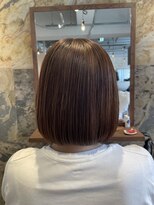 ジュエ (jouer) ツヤ髪ニュアンス赤み消しカラー 丸みショートぱつっとボブ