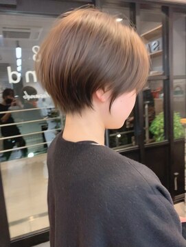 ロット 横浜(lot) 丸みショート/くびれヘア/ふんわり大人ショート[横浜駅]