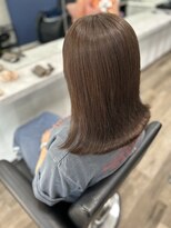アトレ(attrait) 切りっぱなしミディアムボブ