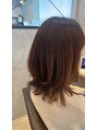 アグ ヘアー フィーツ 相馬店(Agu hair fiets) グレーヘアでも明るくカラー。レイヤーを入れて軽いスタイル。