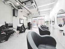 ハロ(Halo)の雰囲気(4席のprivate salon/好立地アクセス◎/シンプルかつお洒落な内装)