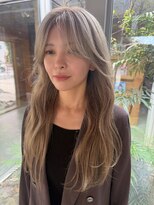 クティエ(Cuthie)&nbsp;#韓国ヘア#ロングレイヤー#顔周りレイヤー#アッシュベージュ