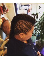 ディバイン(DIVINE)&nbsp;トライバルと幾何学模様