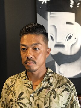 バーバーショップ レガロ(REGALO) 黒髪スキンフェードカット
