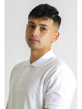 にもう 前下がりパーマダウンバングスパイラルパーマスキンフェード1-3