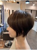 くびれショート×ベージュ系カラー 骨格補正カット ショート