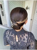タイトアップ　シニヨン　シンプルヘア　金箔
