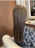 外国人風オリーブ系カラーでつくるツヤ髪ロングスタイル