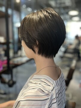 メイカ(MEIKA) ひし形ショート/アッシュベージュ