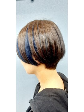 リベルタ(LIBERTA) ブルーアクセントのツーブロックショート