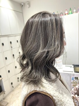 ケンジ 平塚 アネッタ(KENJE annetta) ホワイトハイライト