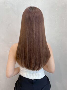 アグノス 青山(Agnos) 大人ガーリーダークアッシュミディアムレイヤーカット 小顔