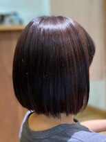 ショウ(Syow)&nbsp;白髪染めのパサつき解消！乾かすだけでまとまる艶ミニマルボブ