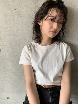 ニア(nir.) 20代30代40代小顔ひし形くびれミディアムショート