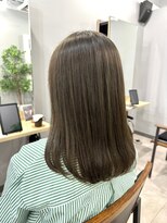 カミエ(kamie) セミロングのベージュカラー×艶髪トリートメント
