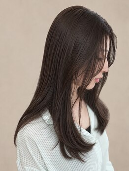 ウル バイ シャルマン(URU by charmant)の写真/【くせ・うねり改善】毎朝アイロンいらずへ。髪質に合わせた縮毛矯正で自然なツヤ髪に。