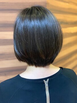 アークスヘアー 小顔見せで大人かわいい☆暗髪×前下がりフェミニンショート