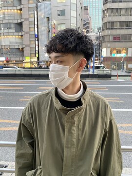 トレヴァーデルチザン(TREVOR DE'RTISAN) くりくりパーマ