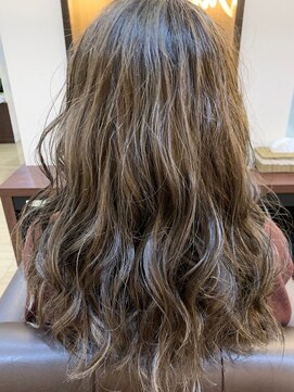 ヘアー デザイン トゥナンテ(hair design tunante) 外国人風カラー