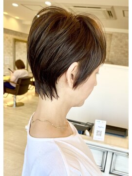 ヴィアスヘアー(vias hair) 大人女性人気のすっきりショート