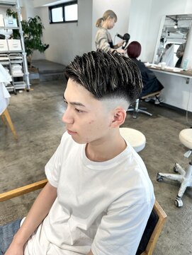 ザ オーダー(THE ORDER) 七三パートスキンフェードカットバーバーミドルスキンフェード