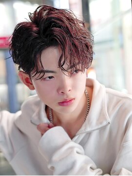 クオル 立川(QOL) ナイトレッド波巻きセンターパート/波巻きパーマ/刈り上げ/眉毛