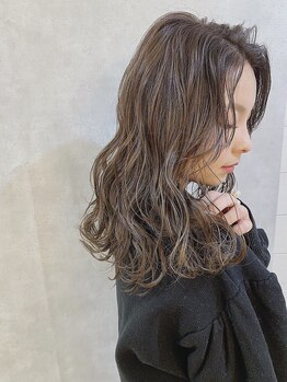 アンダーバーホワイト 大阪上本町店(_WHITE)の写真/【上本町/谷9】9時～23時営業で働く女性も通いやすい!タブレットやフルフラットシャンプー台で至福の時間を