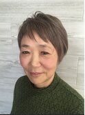 うるツヤ美髪エイジングユニセックス大人女子耳だしショートボブ