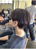 耳掛けマッシュショートスタイル